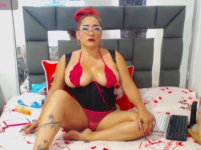 sweetgoddessbig live cam on BongaCams