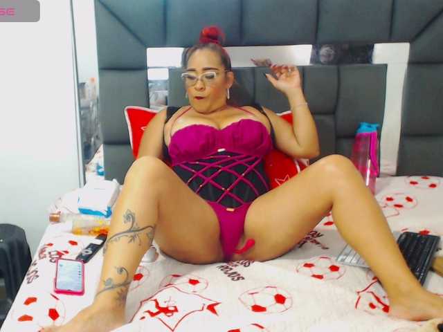 sweetgoddessbig live cam on BongaCams