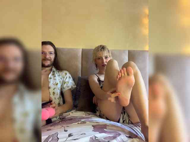 Bunnyforce's cam show statistics and live stream