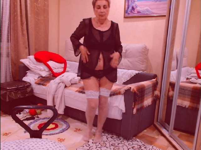 Kira9476 live cam on BongaCams
