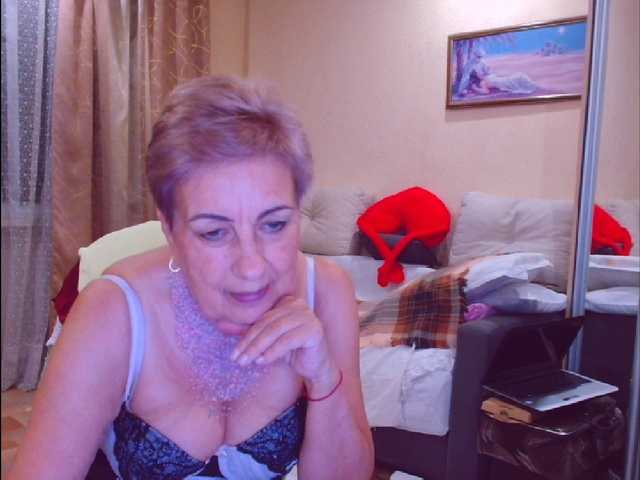 Kira9476 live cam on BongaCams