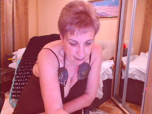 Kira9476 live cam on BongaCams
