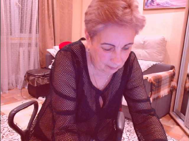 Kira9476 live cam on BongaCams