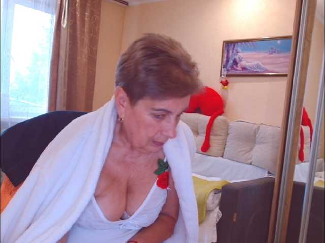 Kira9476 live cam on BongaCams