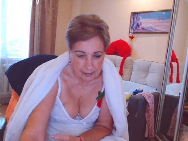 Victoria5643 live cam preview