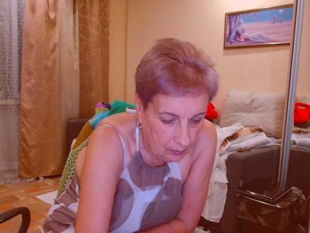 Kira9476 live cam on BongaCams