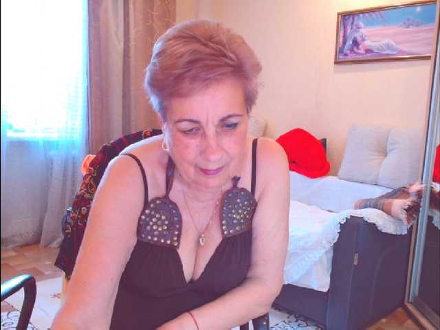 Kira9476 live cam on BongaCams