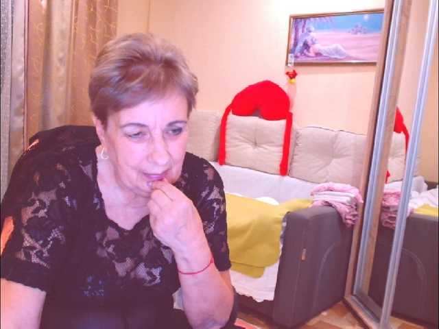 Kira9476 live cam on BongaCams
