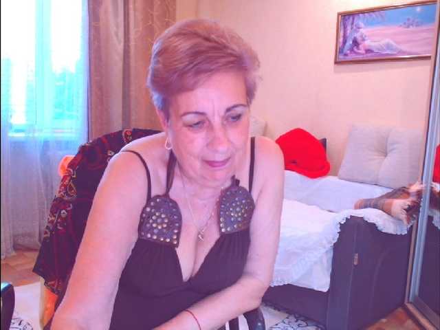 Kira9476 live cam on BongaCams
