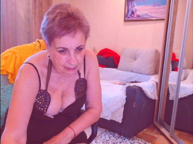 Kira9476 live cam on BongaCams