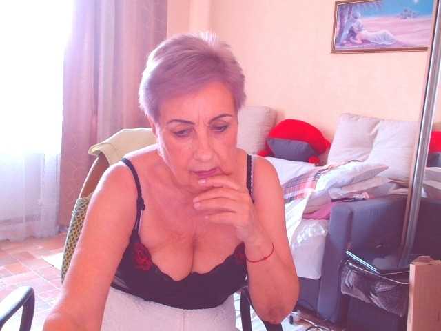 Kira9476 live cam on BongaCams