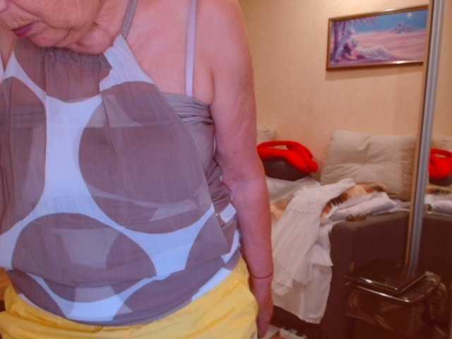 Kira9476 live cam on BongaCams