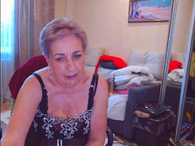 Kira9476 live female cam on bongacams