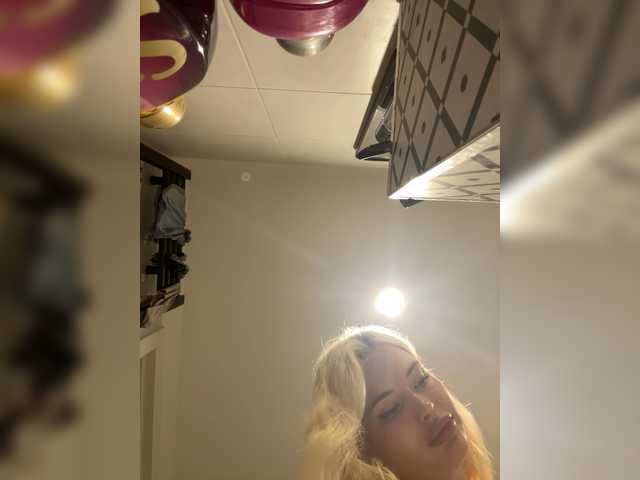 VladaMais live cam on BongaCams