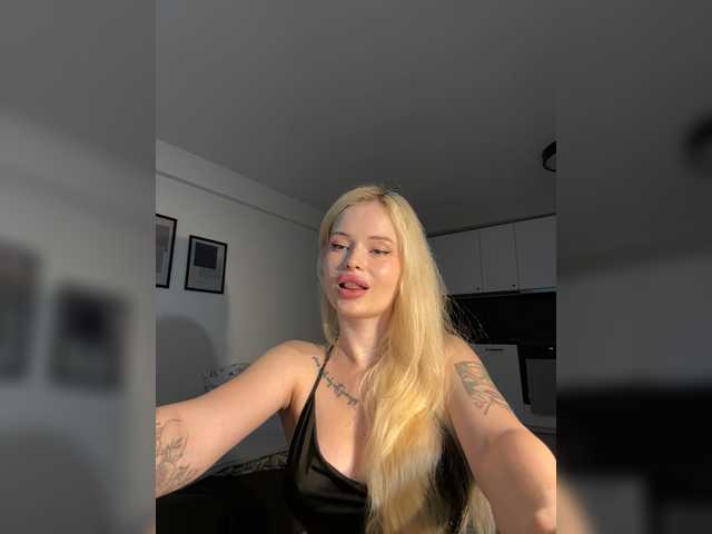 VladaMais live cam on BongaCams