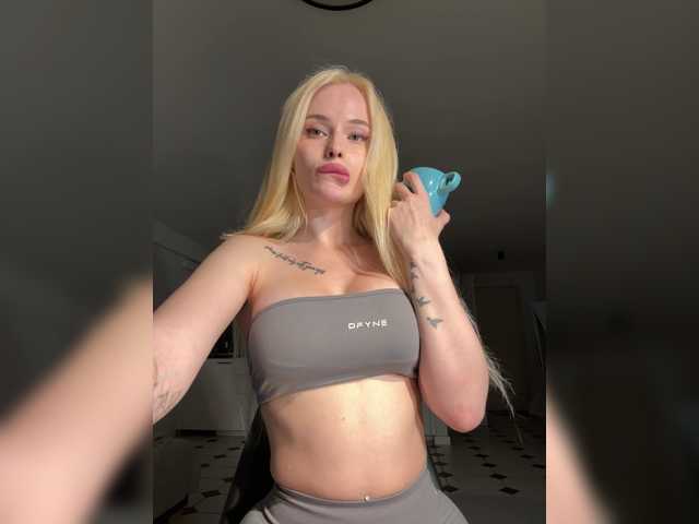 VladaMais live cam on BongaCams
