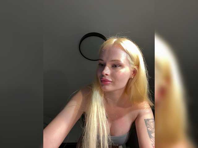 VladaMais live cam on BongaCams