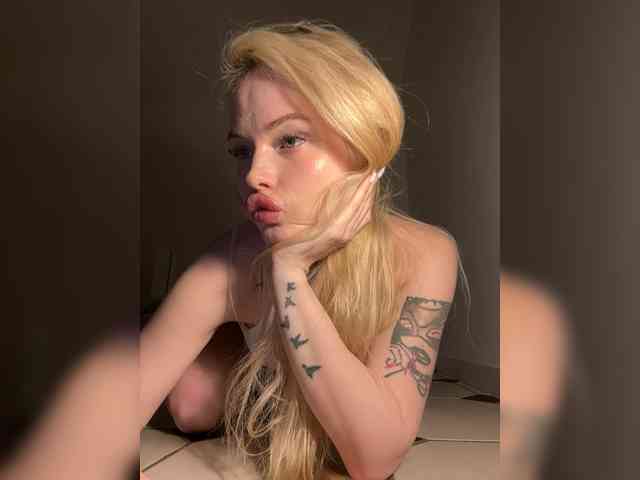 strip chat nude VladaMais