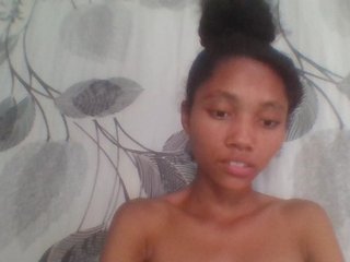 Monicaxa's Live Webcam
