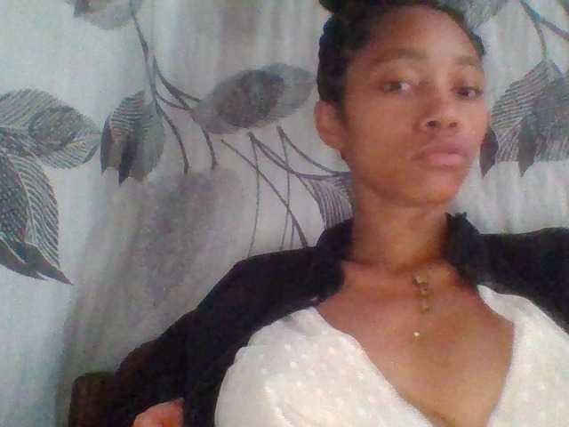 Monicaxa live cam preview