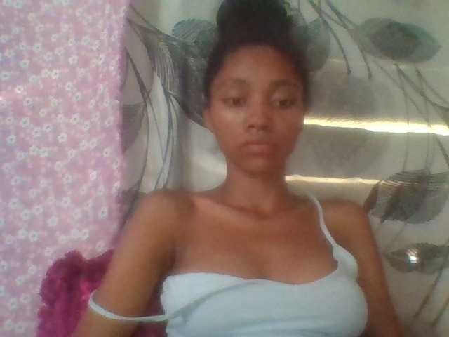 le modèle Monicaxa est en webcam porno dans un show sur le site bongacams, il possède les tags suivants: Ebony,Brunette,Hairy