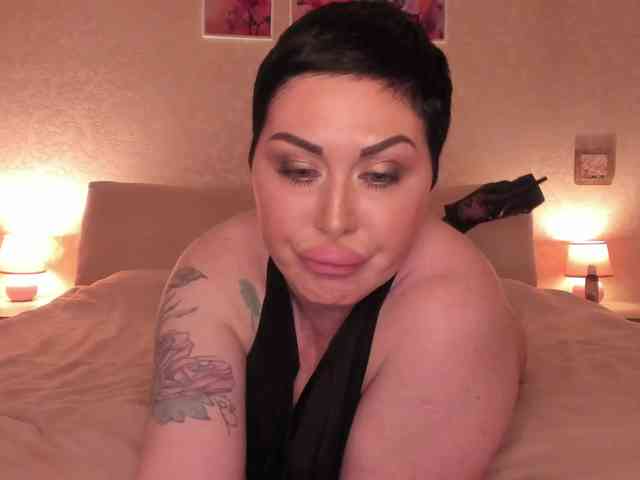 TaneshaGold webcam