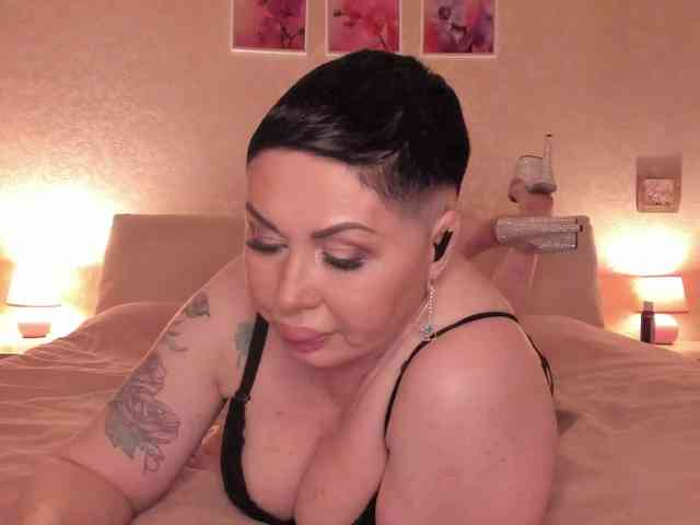 TaneshaGold webcam