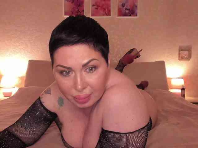 TaneshaGold webcam
