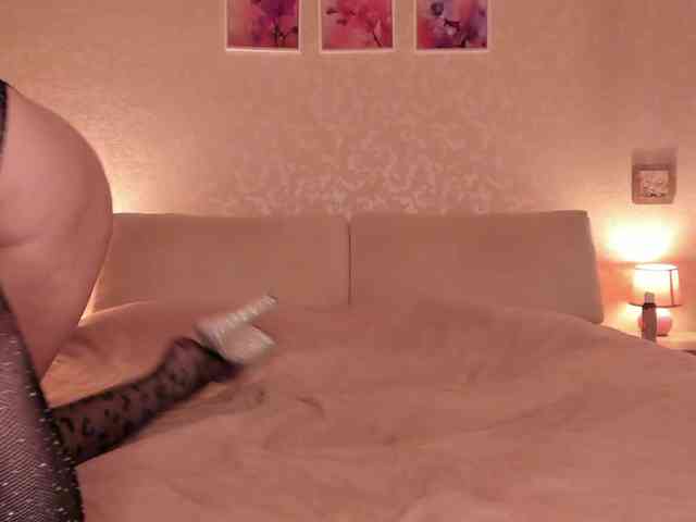 TaneshaGold webcam