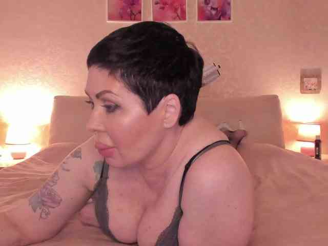 TaneshaGold webcam