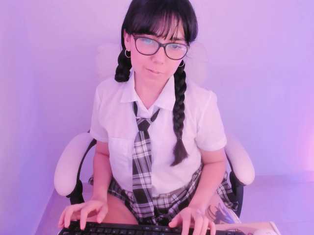kiwi----- live cam on BongaCams