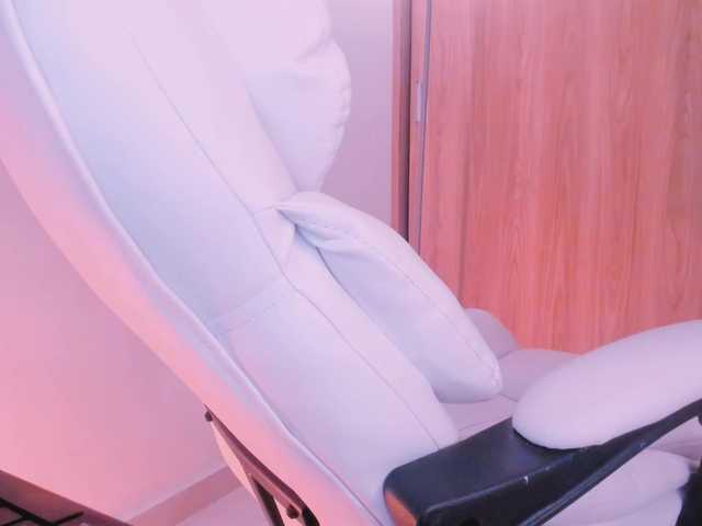 le modèle kiwi----- est en webcam porno dans un show sur le site bongacams, il possède les tags suivants: Latino/Hispanic,Brunette,Shaved