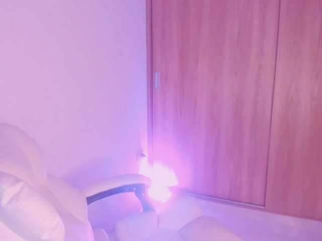 kiwi----- live cam on BongaCams