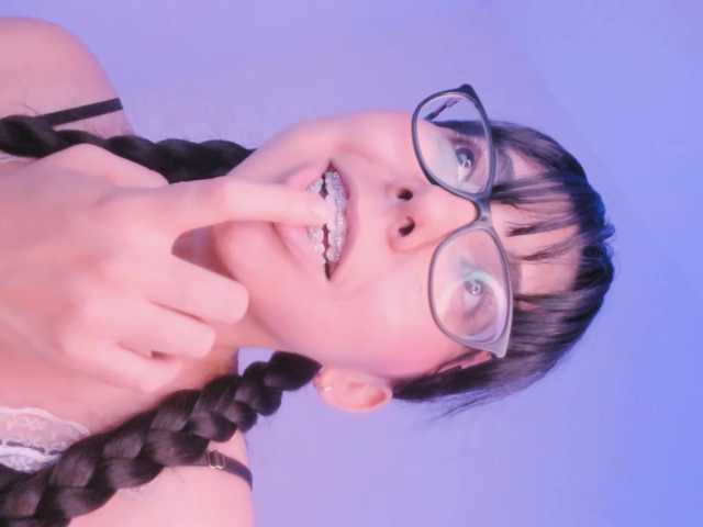 kiwi----- live cam on BongaCams