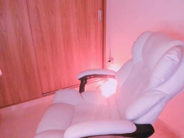 kiwi----- live cam on BongaCams