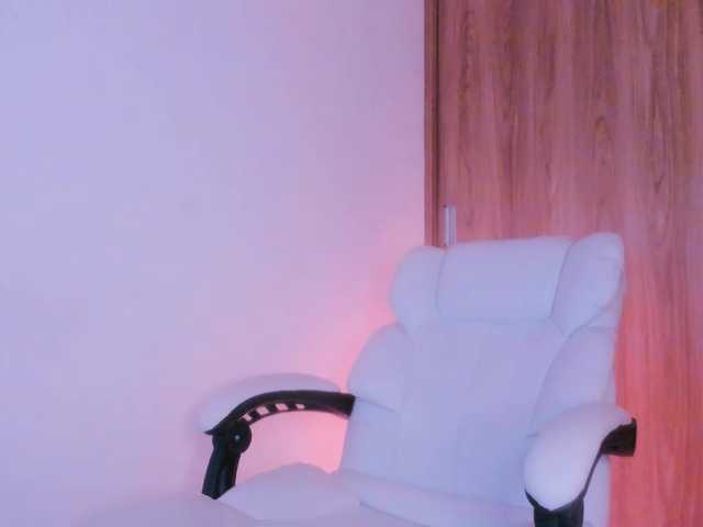 kiwi----- live cam on BongaCams