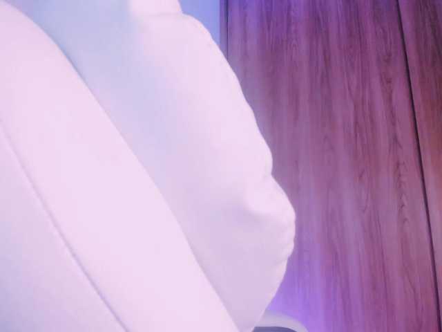 kiwi----- live cam on BongaCams