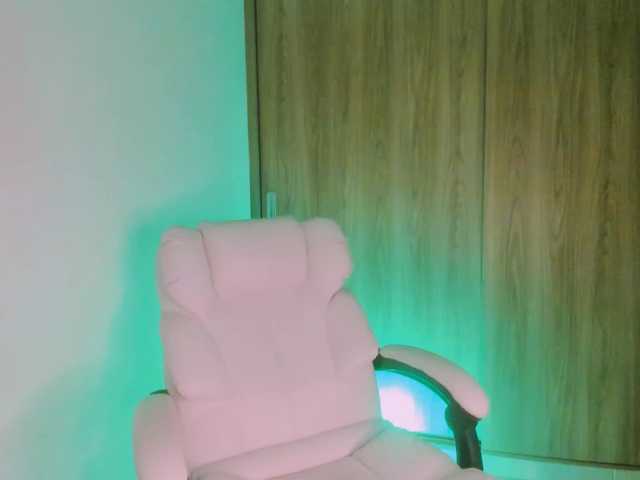 kiwi----- live cam on BongaCams