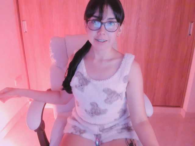kiwi----- live cam on BongaCams
