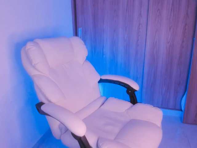 kiwi----- live cam on BongaCams