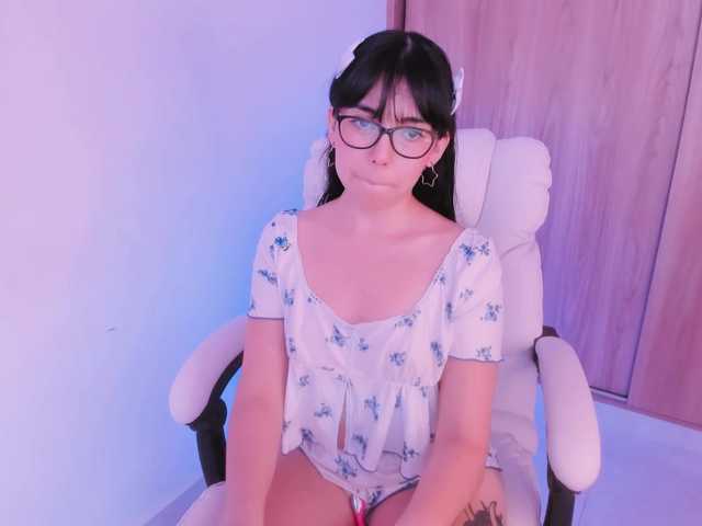 kiwi----- live cam on BongaCams