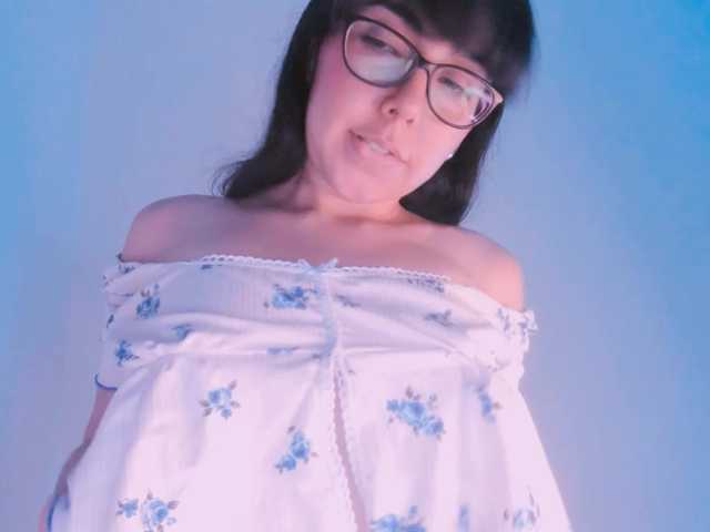 kiwi----- live cam on BongaCams