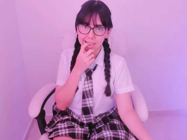 kiwi----- live cam on BongaCams