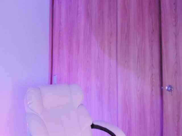 kiwi----- live cam on BongaCams