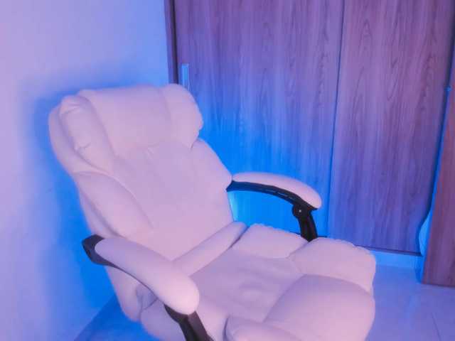 kiwi----- live cam on BongaCams