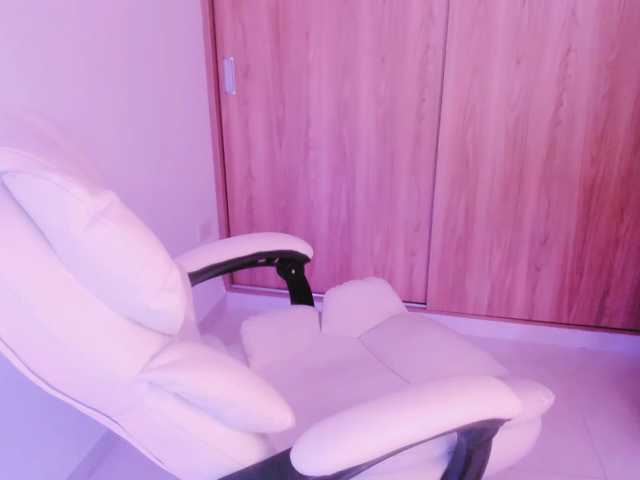 kiwi----- live cam on BongaCams