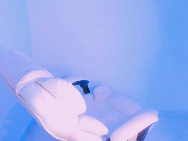 kiwi----- live cam on BongaCams