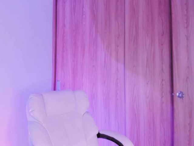 kiwi----- live cam on BongaCams