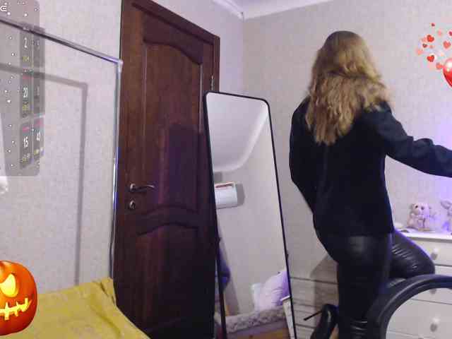 RussellTara Live Webcam on BongaCams