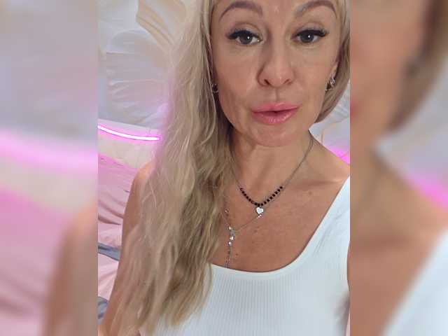 Love-Blondi live cam preview